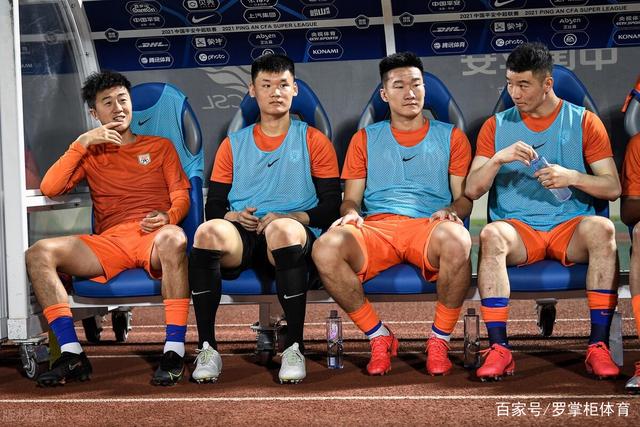 外界期望哈珀首发 但最终决定权在主教练手中